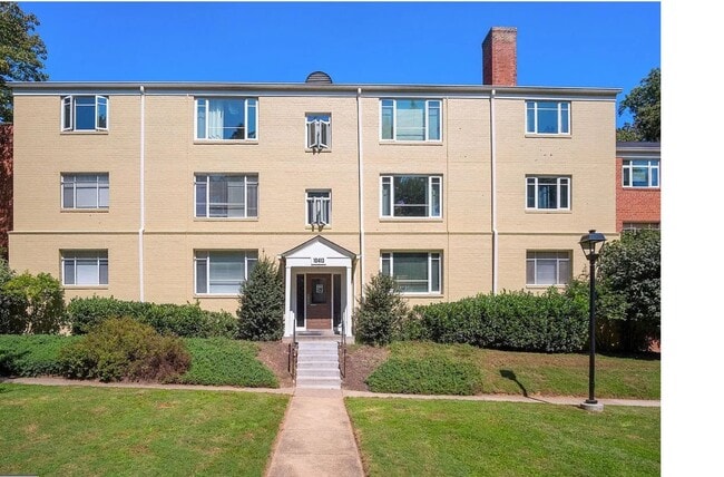 10413 Montrose Ave, Unit 201 in Bethesda, MD - Building Photo - Building Photo