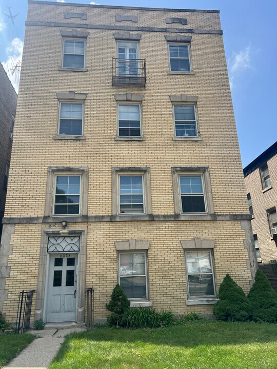 6028 N Francisco Ave in Chicago, IL - Foto de edificio
