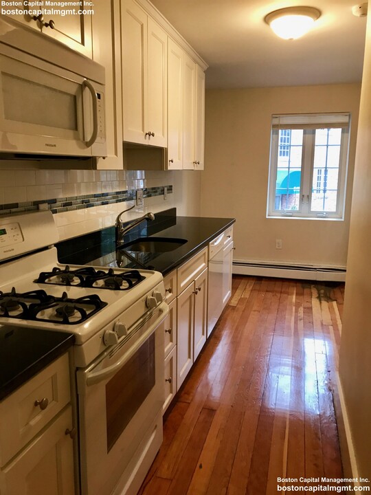 14 Mount Ida St, Unit #6 in Newton, MA - Building Photo