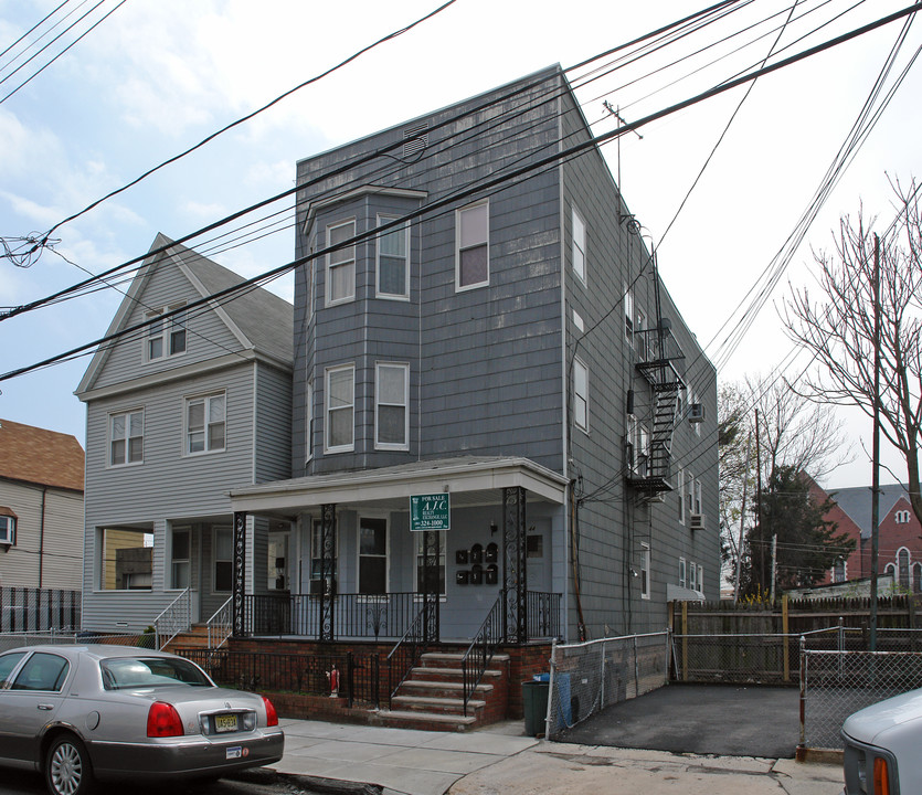 44 W 15th St in Bayonne, NJ - Building Photo