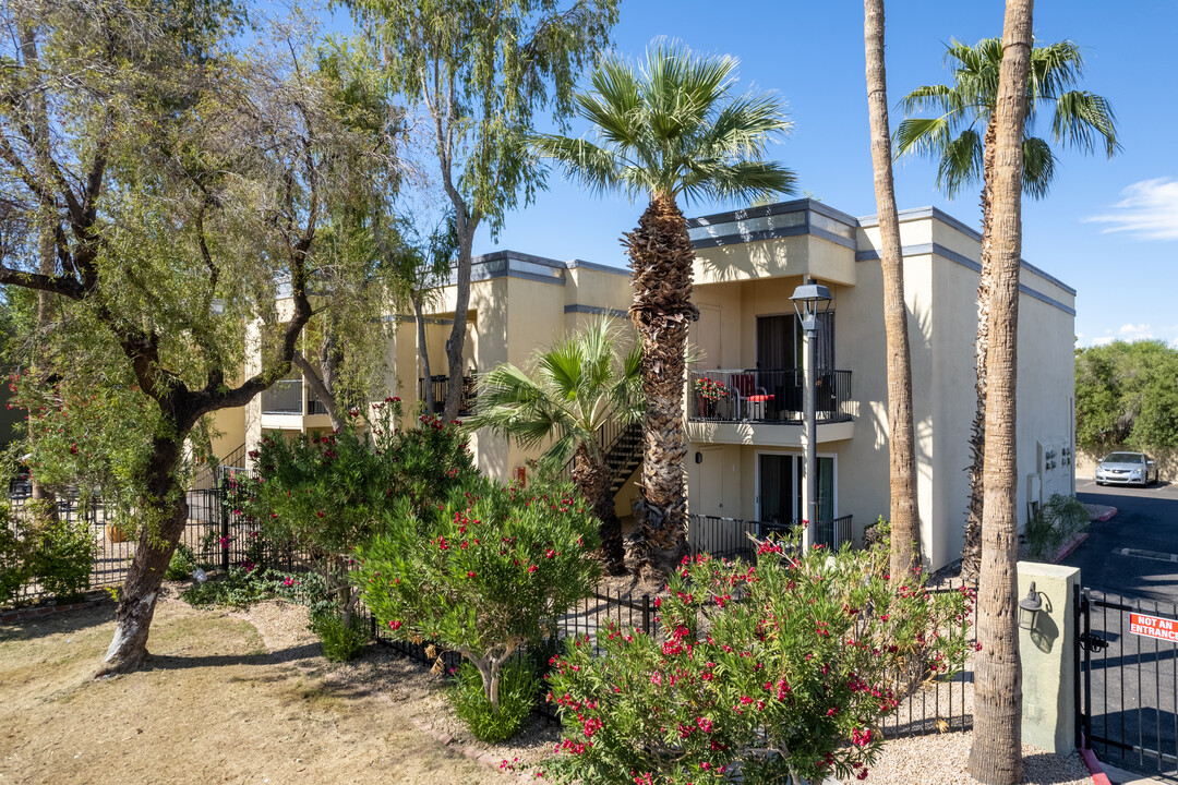 Esplanade Place in Phoenix, AZ - Building Photo