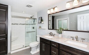 826 S Salem Dr in Schaumburg, IL - Building Photo - Building Photo