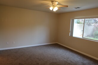 10100 Grand View Summit Dr in Bakersfield, CA - Building Photo - Building Photo