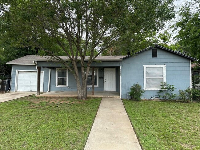 property at 3917 Roselawn Dr