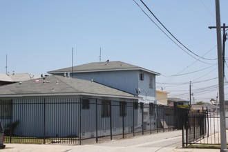 11414 Menlo Ave in Los Angeles, CA - Building Photo - Building Photo