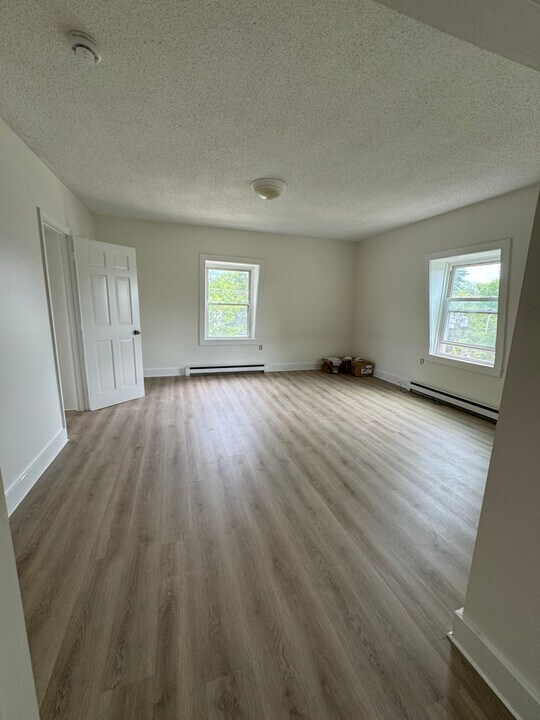 76 Elm St in Milford, NH - Building Photo