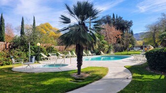 23530 Newhall Ave in Santa Clarita, CA - Building Photo