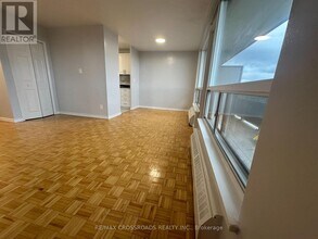 363 Lakeshore Rd E in Mississauga, ON - Building Photo - Building Photo