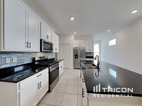 5850 Bungalow Grove Ct in Palmetto, FL - Building Photo - Building Photo