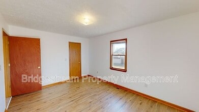 198 Woodsview Dr in Jeffersonville, OH - Building Photo - Building Photo