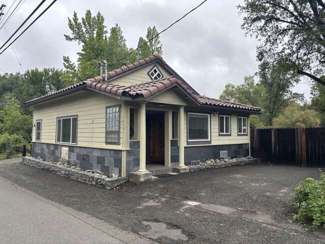 property at 1989 Smith Flat Rd