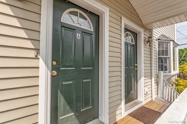 97 Oregon Rd in Cortlandt Manor, NY - Building Photo - Building Photo
