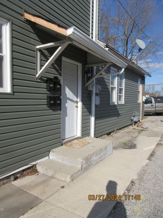 2101 S Calhoun St, Unit Apt 102 in Fort Wayne, IN - Building Photo