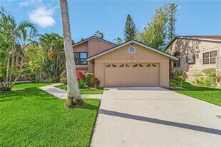 6621 Rolland Ct in Ft. Myers, FL - Building Photo