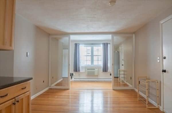4 Colonial Village Dr, Unit 4