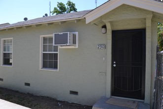 230-242 N Glenn Ave in Fresno, CA - Building Photo - Building Photo