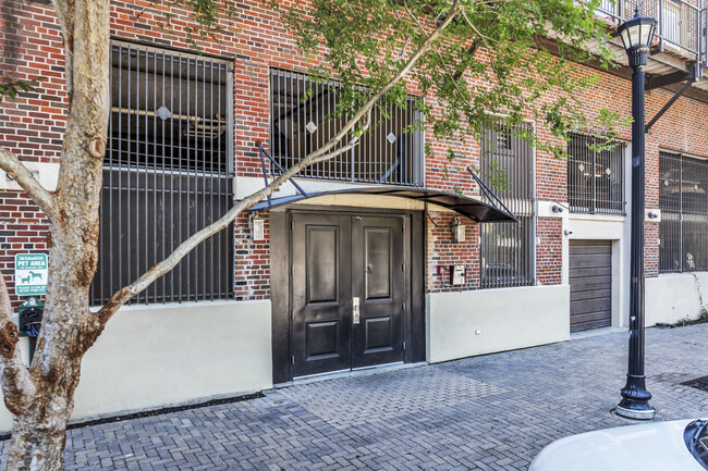 Herrin Lofts in Houston, TX - Foto de edificio - Building Photo