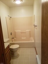 87 New St-Unit -Apt A in Greenwich, OH - Building Photo - Building Photo