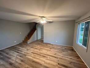 725 Clearwood Ct in Aurora, IL - Building Photo - Building Photo