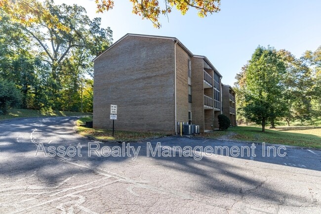 407 Canberra Dr