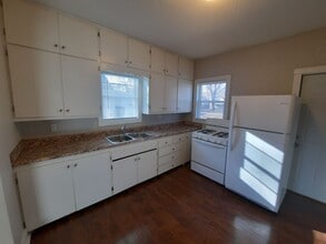 3814 8th Pl in Des Moines, IA - Building Photo - Building Photo
