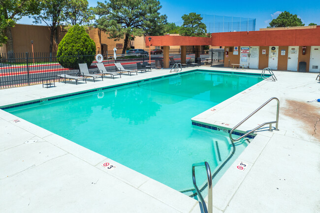 Desert Creek Apartments in Albuquerque, NM - Building Photo - Interior Photo