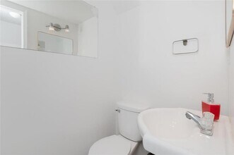 24 Richmond Way in Winnipeg, MB - Building Photo - Building Photo
