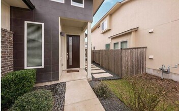 8005 Izetta Ln in Austin, TX - Building Photo - Building Photo