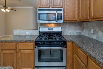 Beautiful 4 Bed, 2 Bath in a Great Location! in College Station, TX - Building Photo - Building Photo