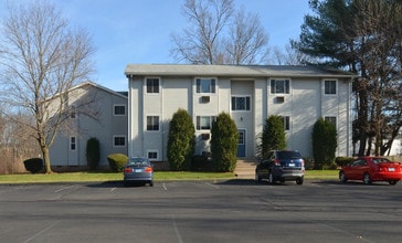 Gloucester Village in Newington, CT - Foto de edificio - Building Photo