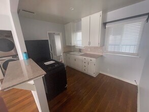 436 Rosecrans Ave, Unit B in Manhattan Beach, CA - Building Photo - Building Photo