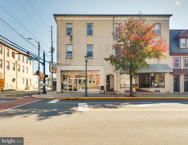 302 W Main St in Kutztown, PA - Foto de edificio - Building Photo