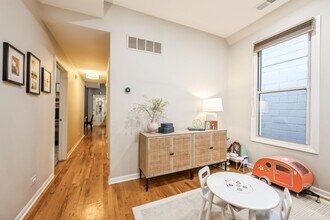 1440 W School St in Chicago, IL - Building Photo - Building Photo