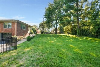 6309 Regal Rd in Louisville, KY - Foto de edificio - Building Photo