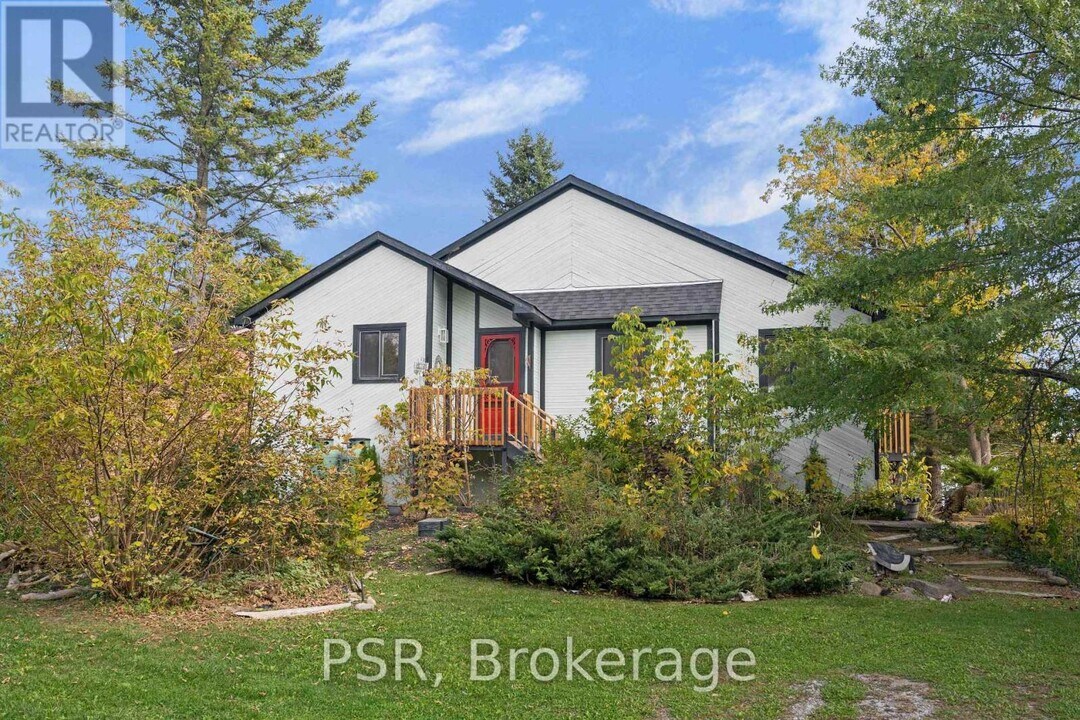 121 Aldred Dr in Port Perry, ON - Building Photo