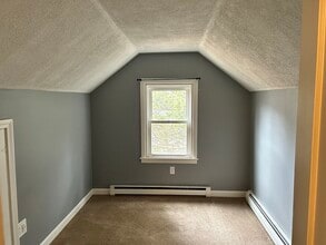 240 Turnpike Rd in Ashby, MA - Foto de edificio - Building Photo