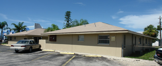 3318 S Del Prado Blvd in Cape Coral, FL - Building Photo - Building Photo