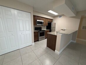 5307 Summerlin Rd in Ft. Myers, FL - Foto de edificio - Building Photo