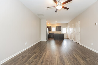 1015 Glen Marcus Dr in La Vergne, TN - Building Photo - Building Photo