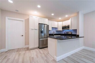 628 NE 8th Ave in Fort Lauderdale, FL - Building Photo - Building Photo