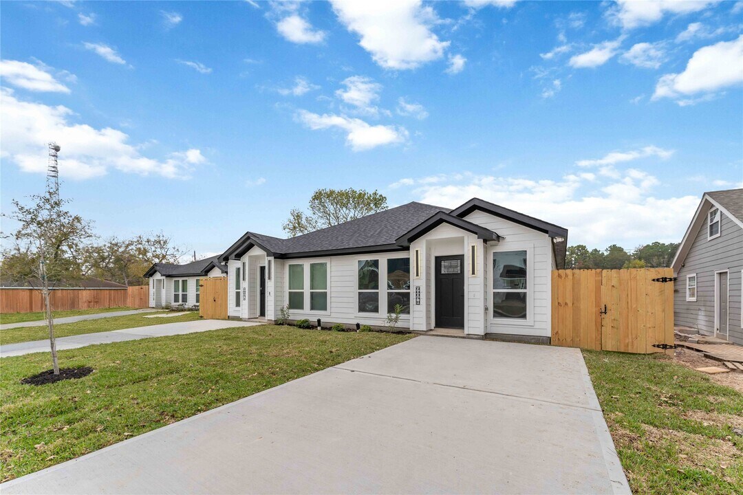 9005 Nyssa St in Houston, TX - Building Photo