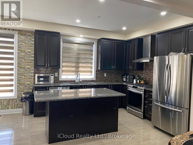 16 Provost Trail in Brampton, ON - Building Photo - Building Photo