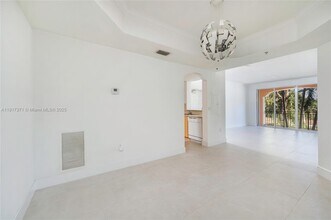 6320 NW 114th Ave in Doral, FL - Foto de edificio - Building Photo