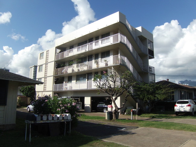 658 Hausten St in Honolulu, HI - Building Photo - Building Photo