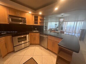 2555 Collins Ave in Miami Beach, FL - Building Photo - Building Photo