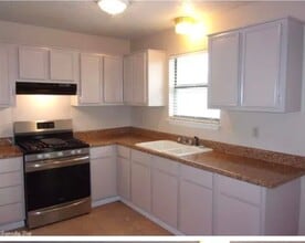 1722 W 44th St, Unit B in North Little Rock, AR - Building Photo - Building Photo