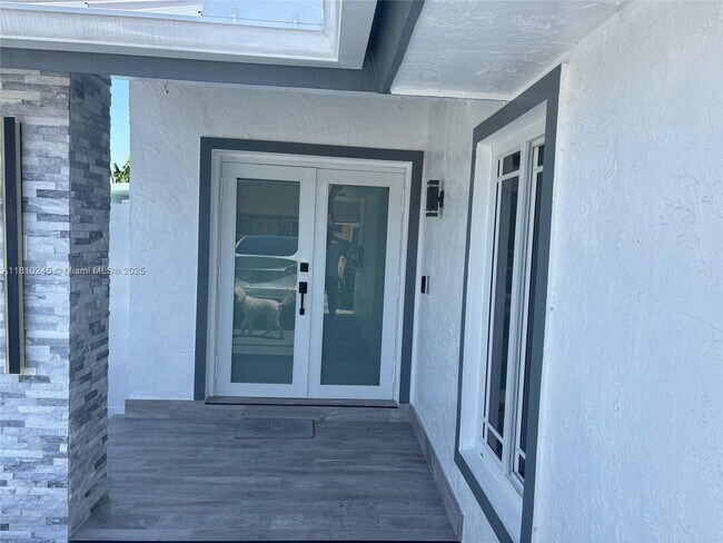 14854 Kendale Lakes Blvd in Miami, FL - Building Photo - Building Photo