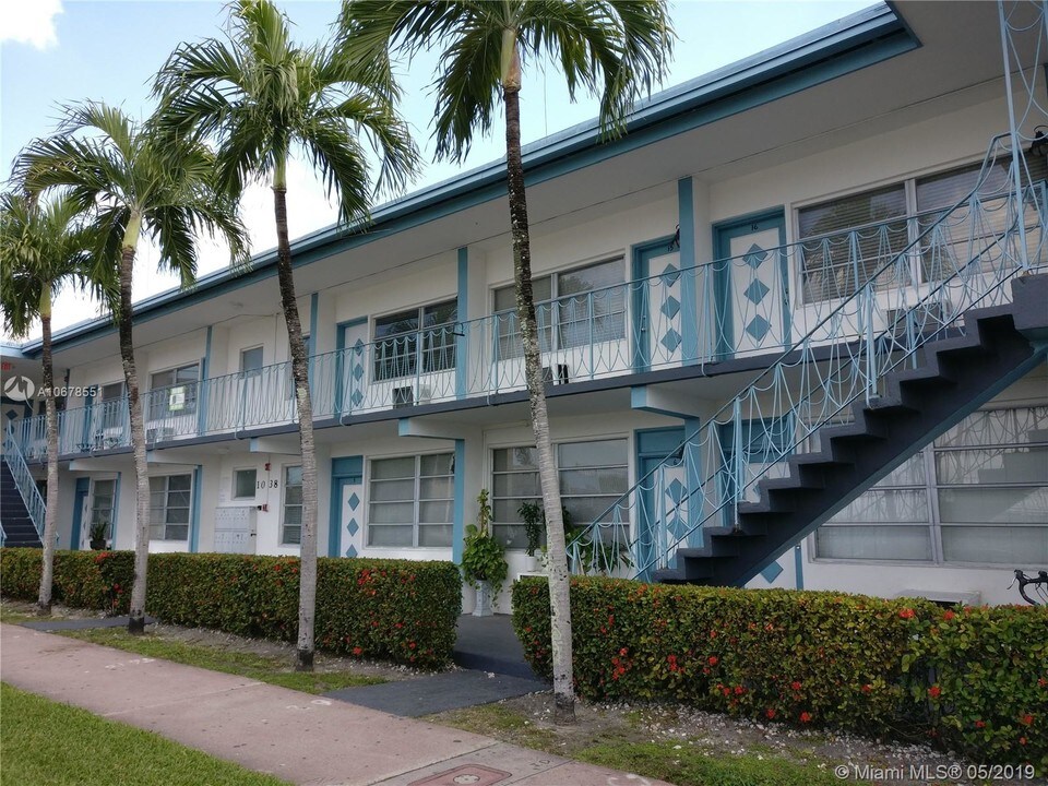 1038 11th St-Unit -11 in Miami Beach, FL - Building Photo