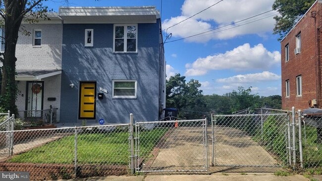 property at 531 Hilltop Terrace SE