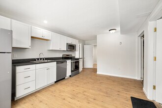 137 Sandy Bottom Rd in Coventry, RI - Foto de edificio - Building Photo